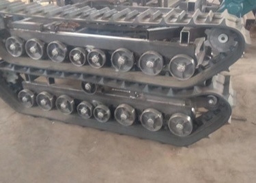 Different Loading Capacities Diesel Engine Crawler Track Undercarriage For Rigs